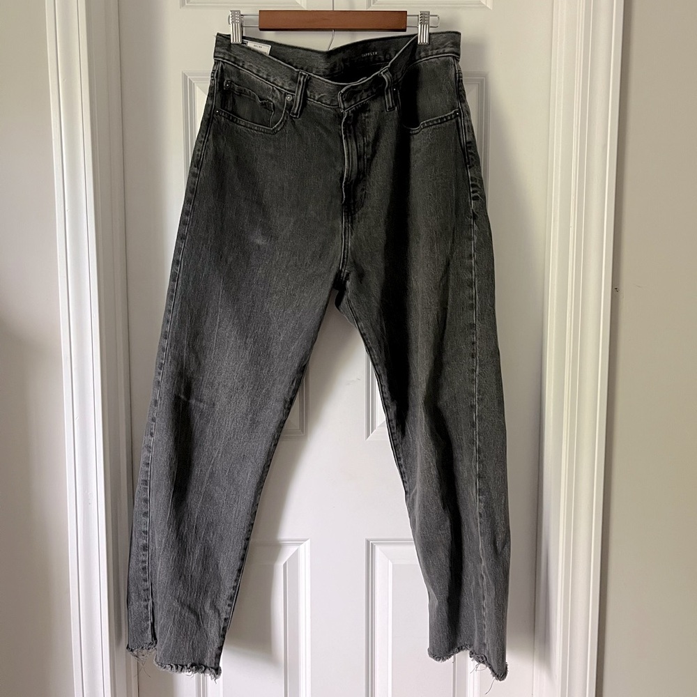 Men’s GAP Relaxed Taper Black Denim Jeans with Rough Hem
